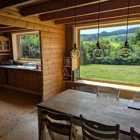 Idyllisches Holzhaus Im Gruenen Vakantiehuis